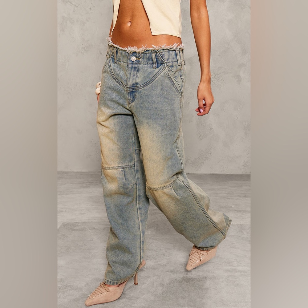 PrettyLittleThing Petite Frayed Waistband Vintage Wash Boyfriend Jeans